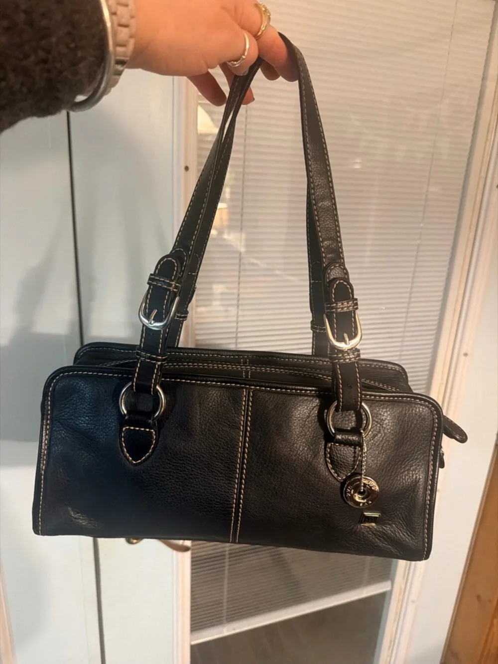 The Sak Black Leather Shoulder Bag with Contrast Stitching. Gorgeous leather! - Picture 1 of 3